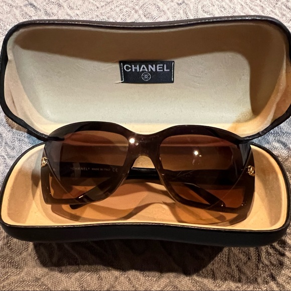 Chanel sunglasses - Picture 4 of 6